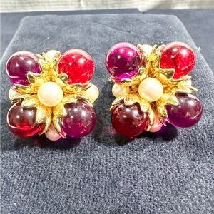 Vtg: Gold Plated Ruby Red Glass Cabochon & Faux Pearl Clip On Earrings